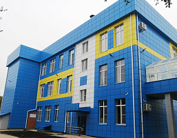 Стальные фасады в едином стиле: реконструкция школ в Калмыкии
